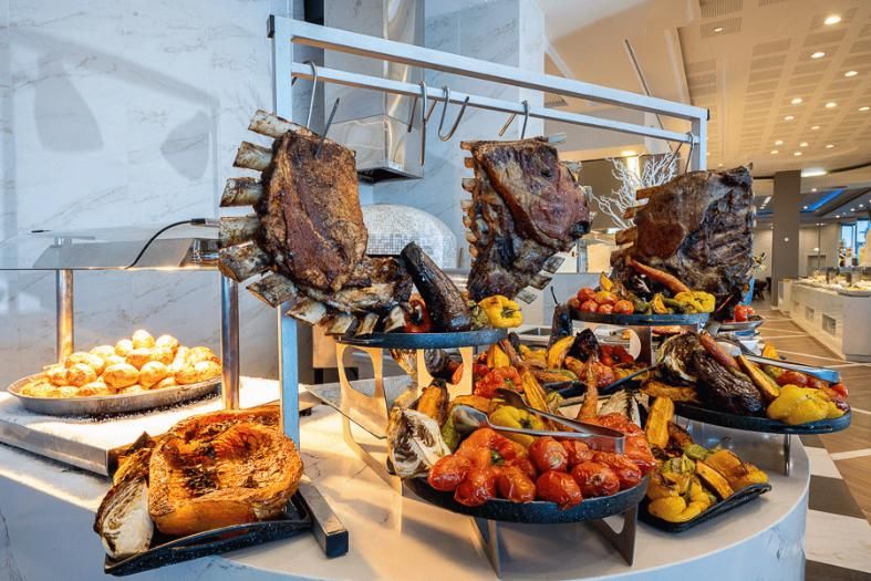 ארוחת ערב | לאונרדו פלאזה ים המלח