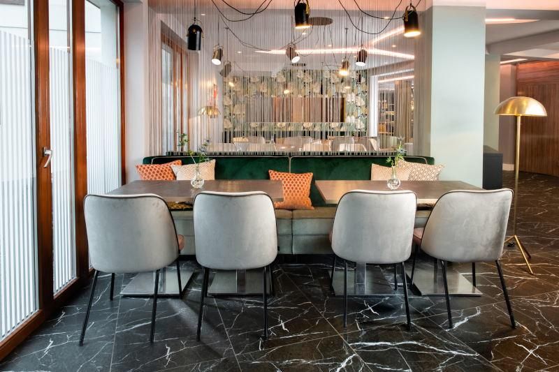 מסעדת Sips & Bites