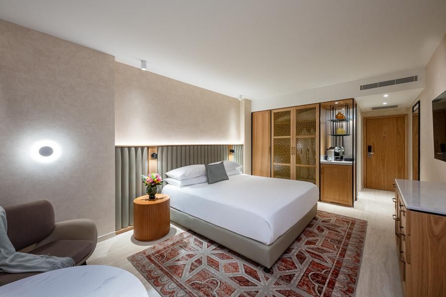 חדר דלקס מחודש פונה לעיר החדשה