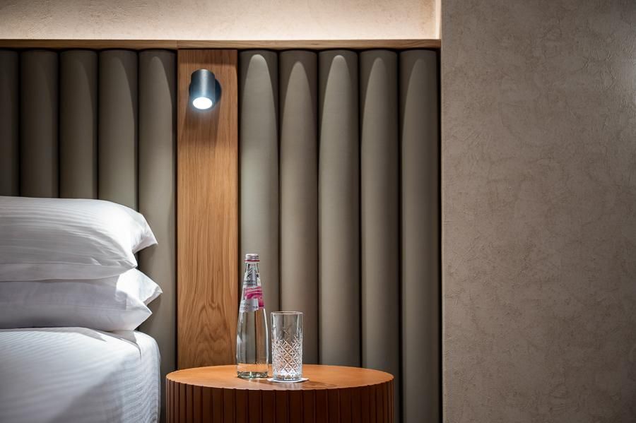 חדר דלקס מחודש פונה לעיר החדשה