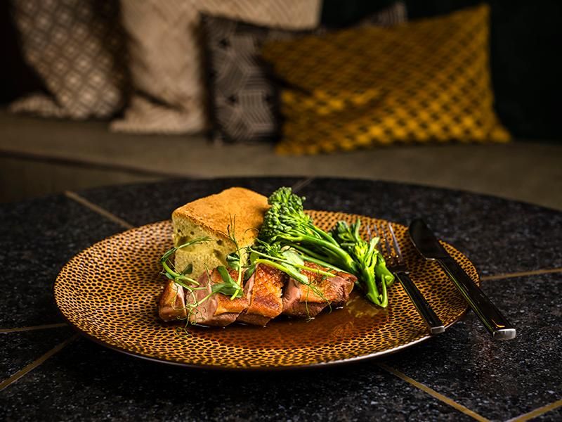 מסעדת Sips & Bites