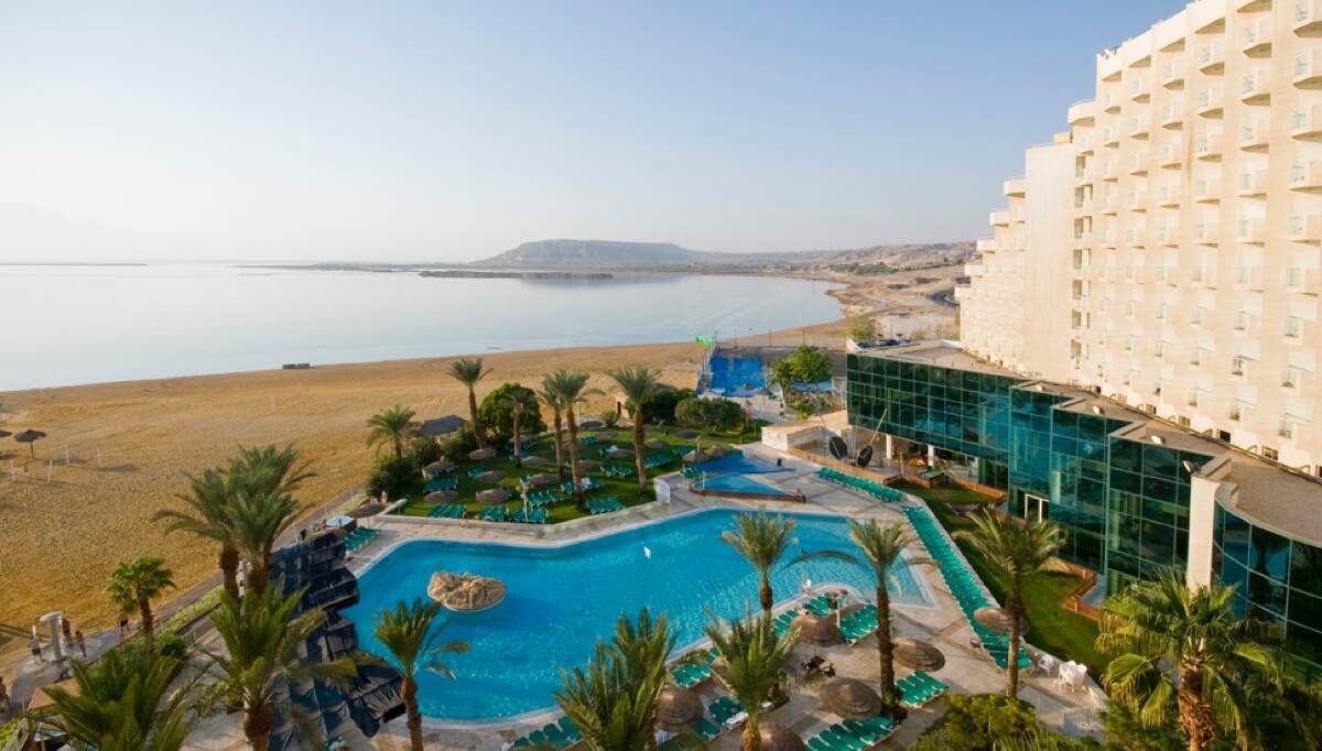 בריכת המלון