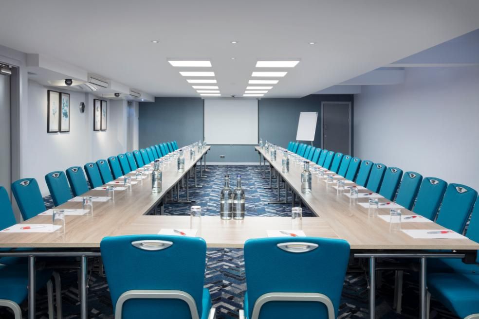 חדר ישיבות היתרו לונדון