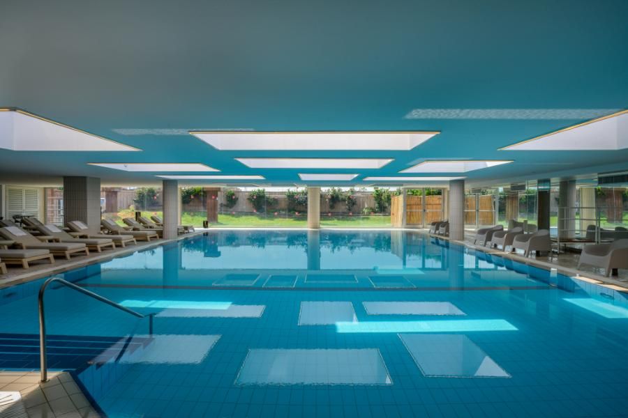 בריכת המלון