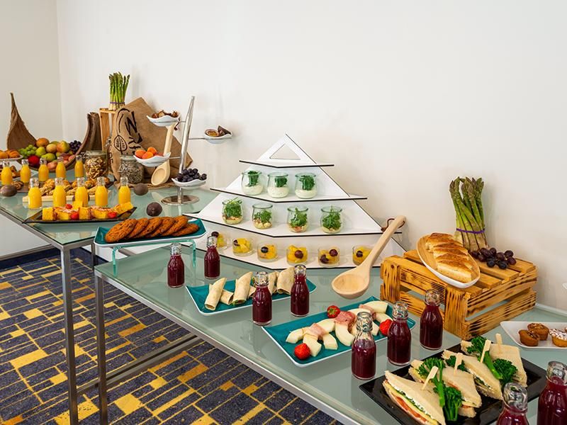 כיבוד חדר ישיבות