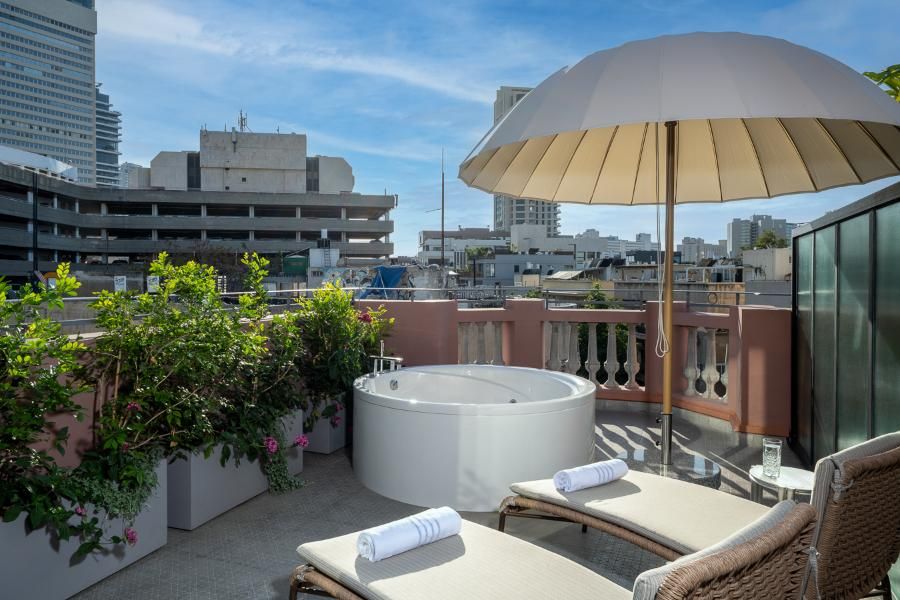 בוטיק גג ג'קוזי