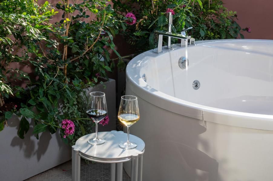 בוטיק גג ג'קוזי