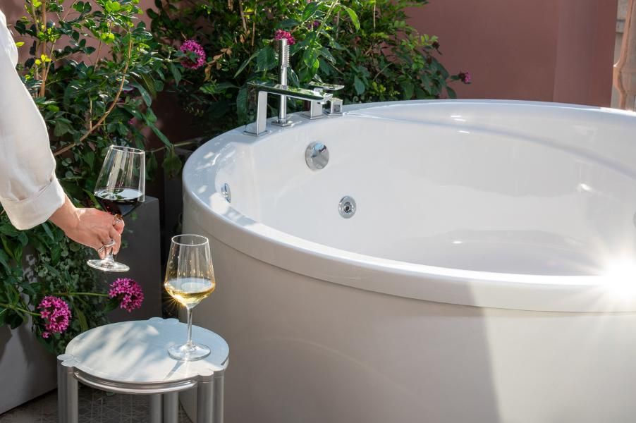 בוטיק גג ג'קוזי