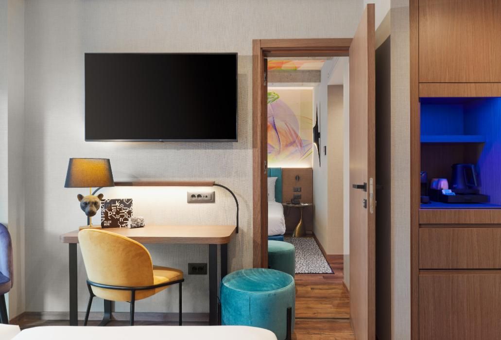 חדר סופריור Down to Earth