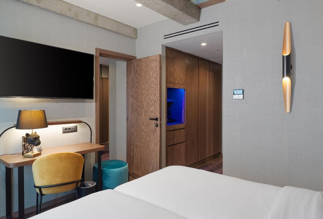 חדר סופריור Down to Earth