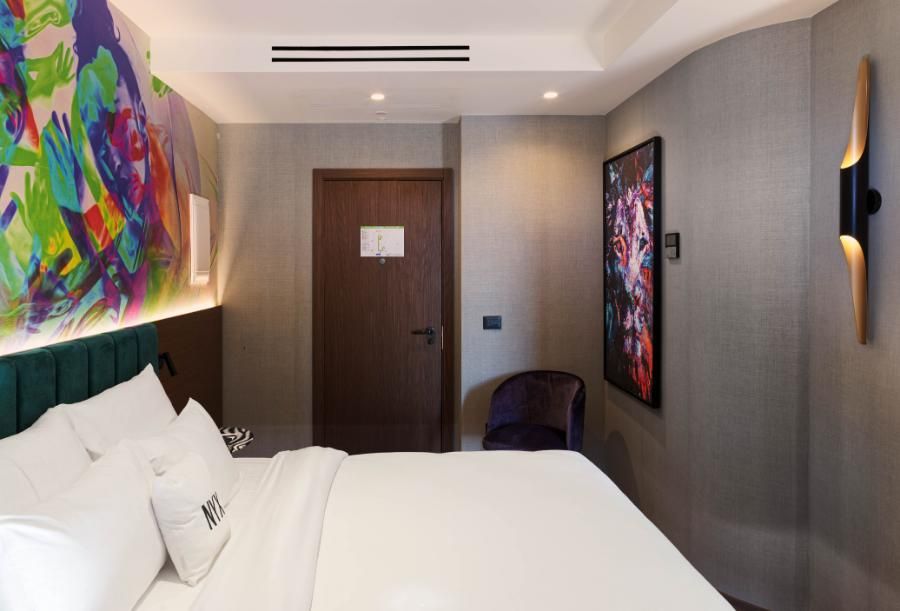 חדר אקזקיוטיב עם גישה לטרקלין העסקים