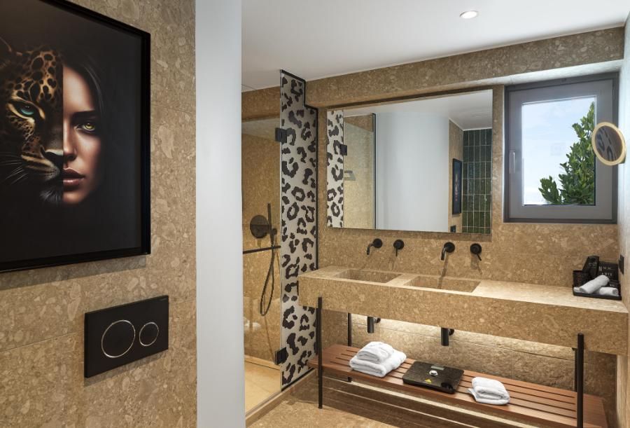 סוויטת NYX עם נוף לים וגישה לטרקלין העסקים