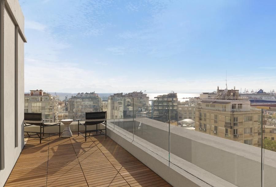 סוויטת NYX עם נוף לים וגישה לטרקלין העסקים