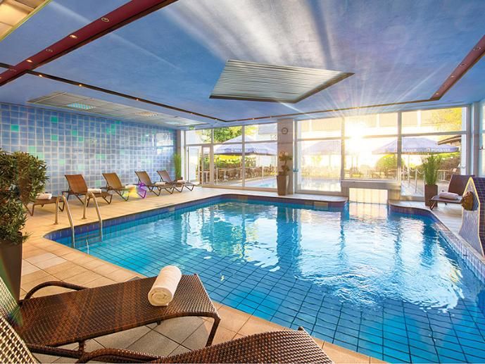 בריכה פנימית דיסלדורף ראטינגן