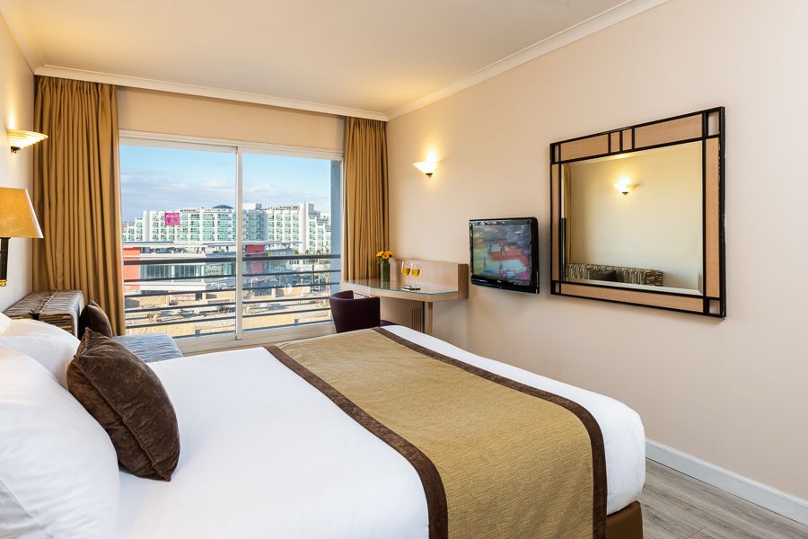 חדר קומפורט פונה לעיר ללא מרפסת