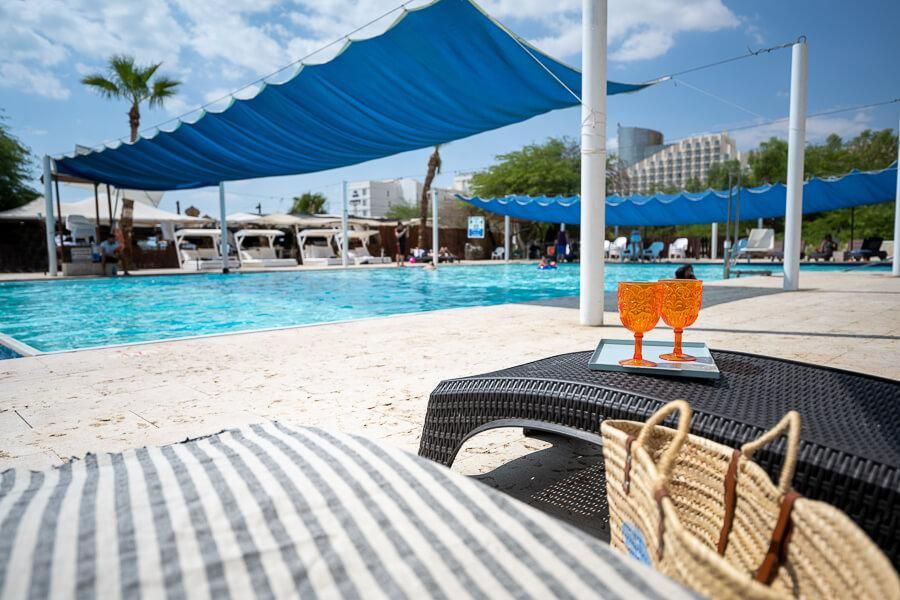 בריכת המלון