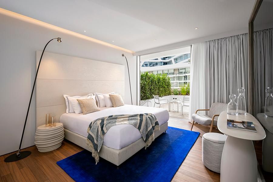 דלקס עם גינה