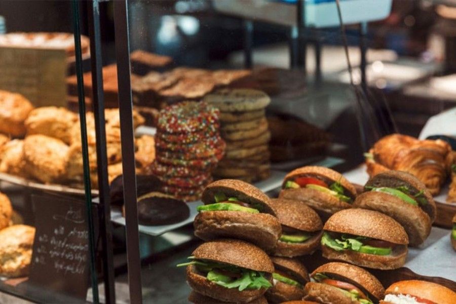 ארוחת בוקר סאם ובלונדי