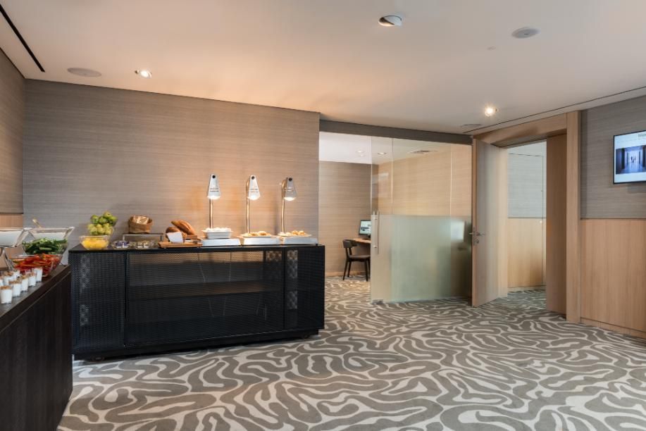 כניסה לאולמות הארועים