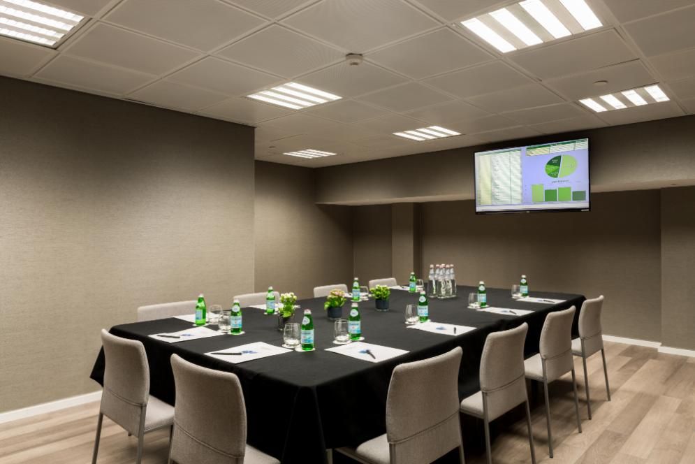 חדר ישיבות תורן