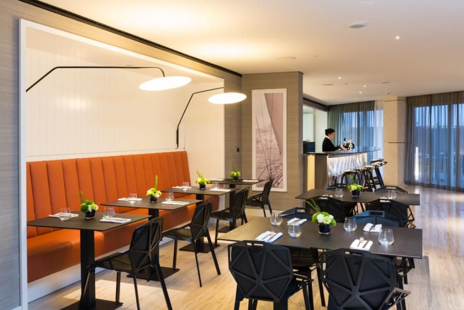 בר-מסעדה Upper Deck