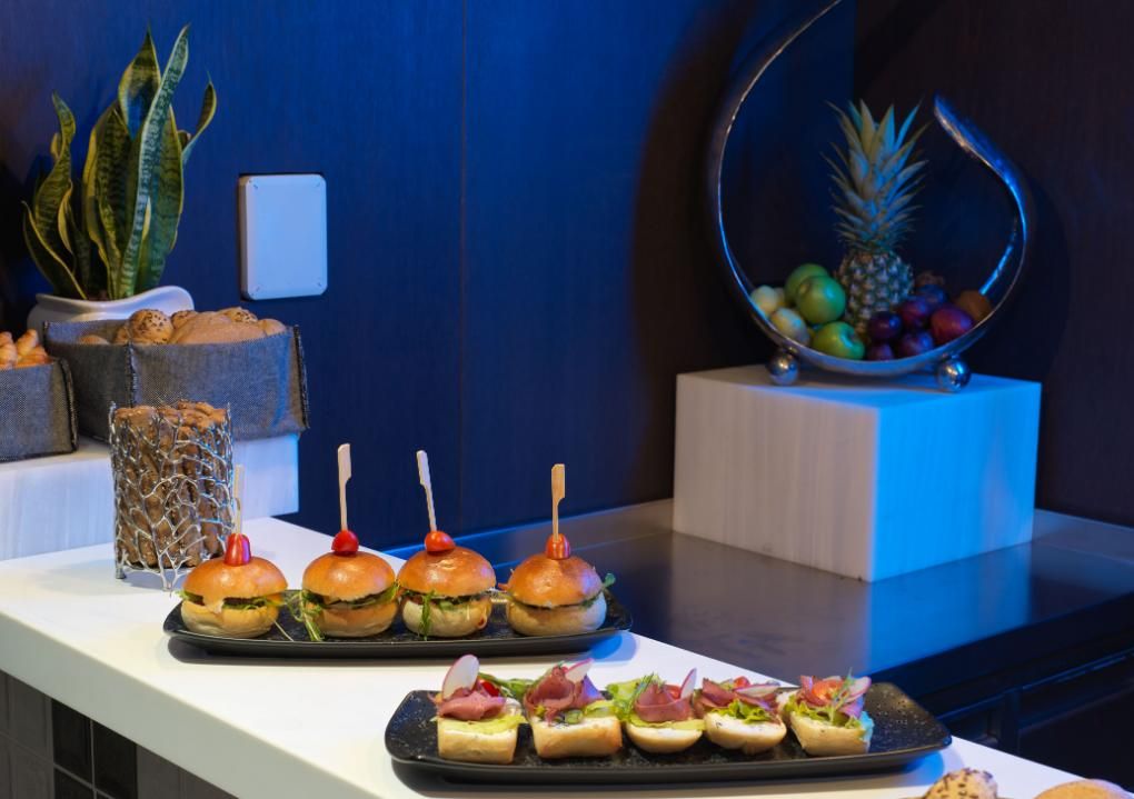 כיבוד חדר ישיבות