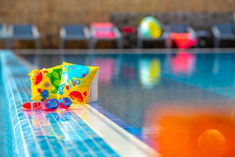 בריכת המלון