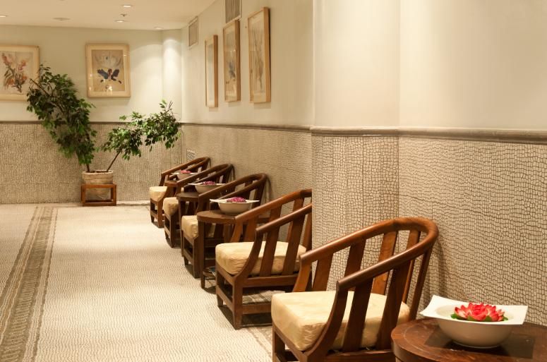 איזור המתנה בספא במלון יו מג'יק פאלאס