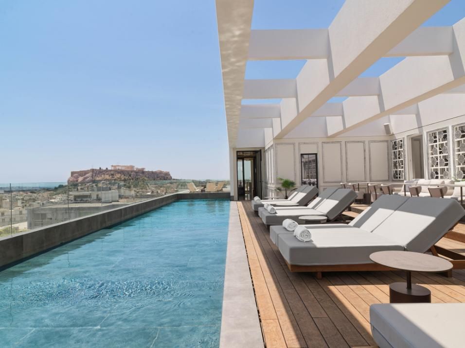 בריכה על הגג