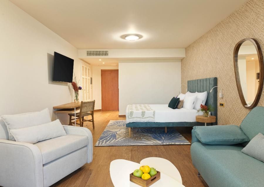 חדר דלוקס משפחתי עם נוף לגן ולבריכה