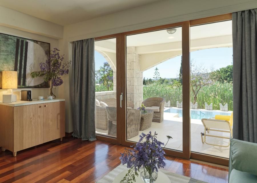 סוויטת ג'וניור עם בריכה פרטית ונוף לים