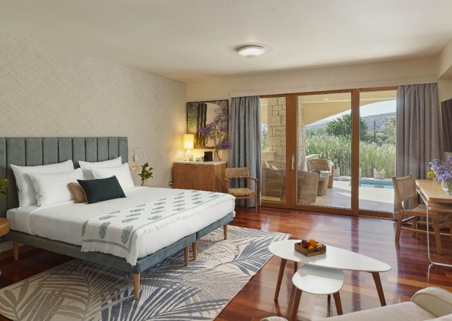 סוויטת ג'וניור עם בריכה פרטית ונוף לים